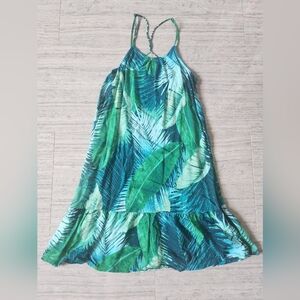 This beachy Crazy 8 size medium dress is in excellent condition.